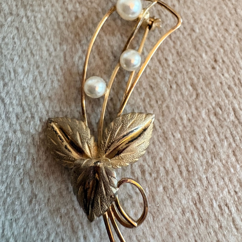 Elegant Gold Leaf and Pearl Brooch - Bond Boyd Sterling